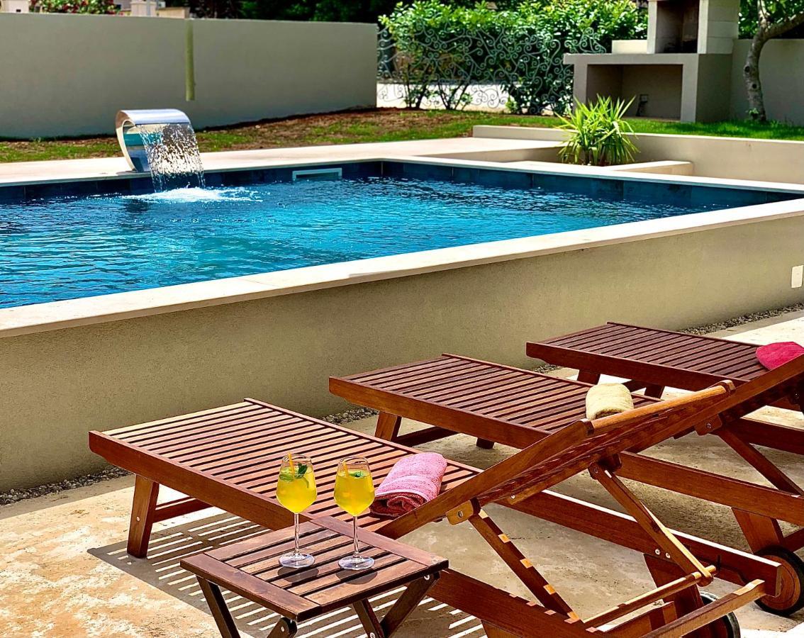 Linc Rooms & Apartments Banjole Exterior photo