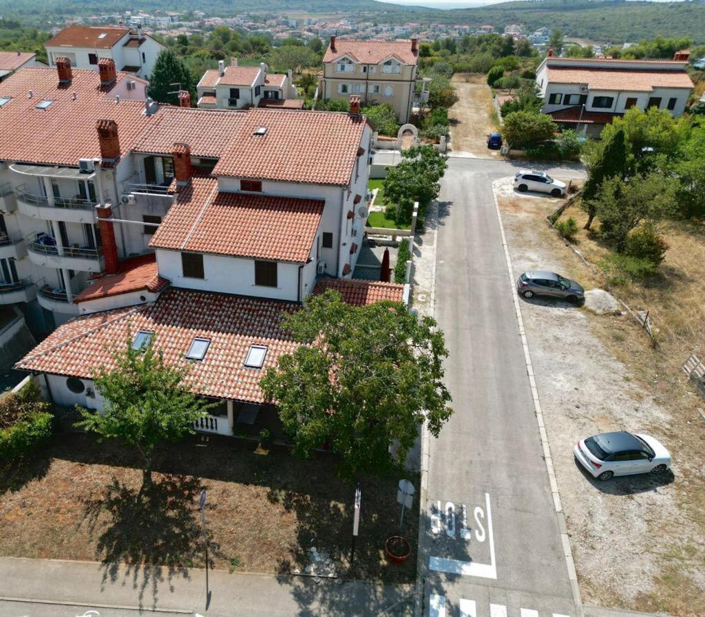 Linc Rooms & Apartments Banjole Exterior photo