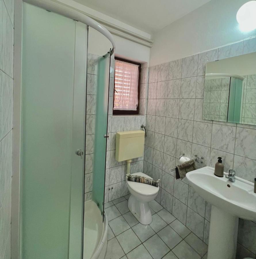 Linc Rooms & Apartments Banjole Exterior photo